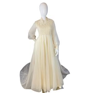 1970s Vintage Wedding Dress – Victorian Lace Bishop Sleeve Queen Anne Gown
